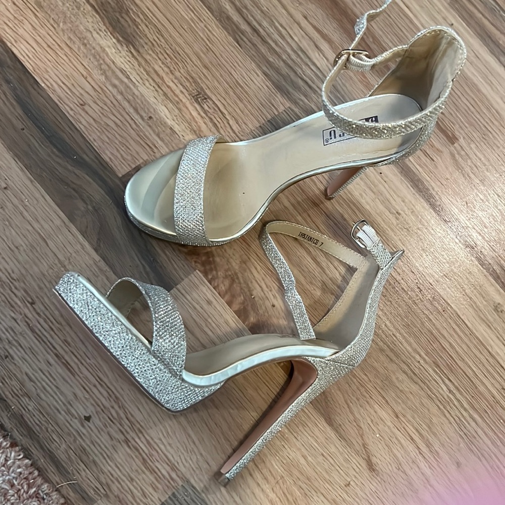 SIZE 7. GREAT CONDITION. DIDIFU GOLD GLITTER STILETTOS!